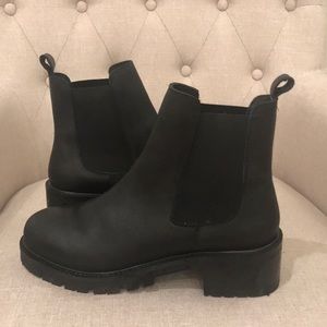 Urban Outfitters Zoe Chelsea Boot